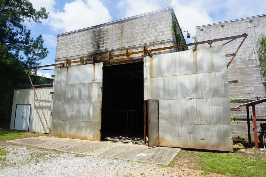 More Photos Of 403 N Main St, Evergreen Warehouse For Sale