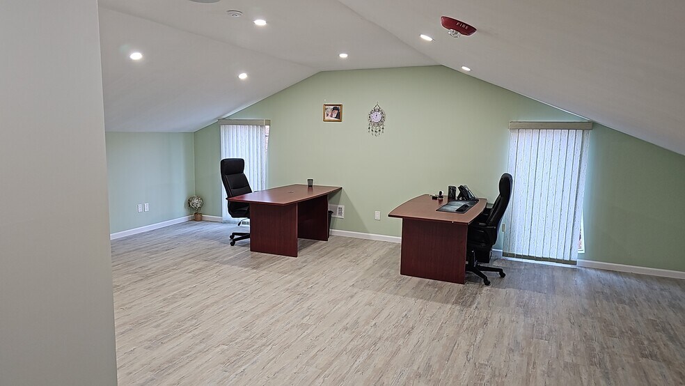 More Photos Of 40-42 Lyman St, Holyoke Freestanding For Lease