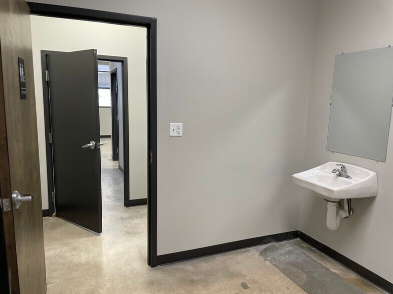 More Photos Of 1480 W Cumberland Gap Pky, Corbin Storefront For Lease