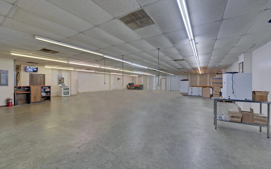 More Photos Of 250 E Currahee St, Toccoa Warehouse For Sale