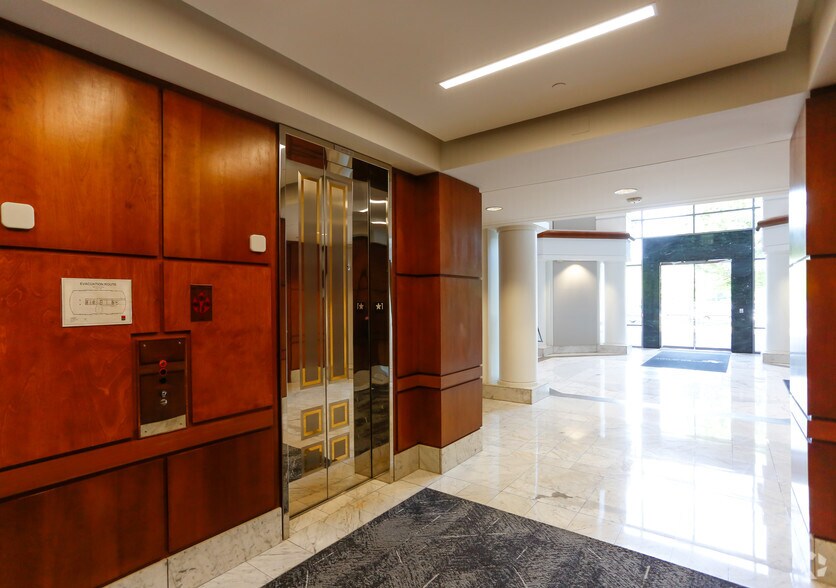 More Photos Of 2709 Water Ridge Pky, Charlotte Office For Lease