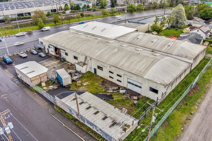 More Photos Of 8900 NE Lombard St, Portland Warehouse For Sale
