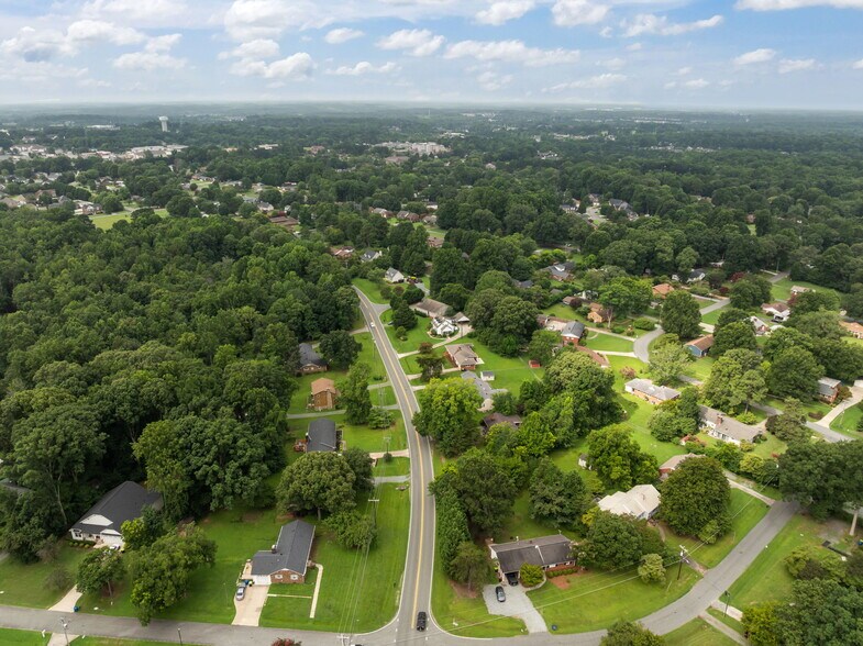 More Photos Of 624 S Williamson Ave, Elon Apartments For Sale