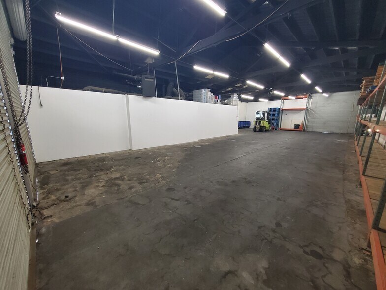 More Photos Of 14165 Market St, Walnut Grove Showroom For Sale