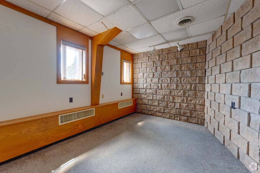 More Photos Of 735 Wangum Rd, Victor Unknown For Lease