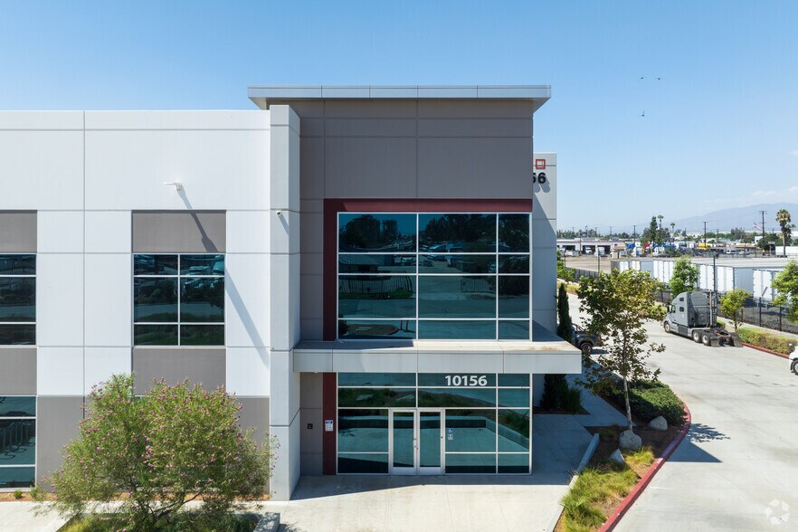 More Photos Of 10156 Live Oak Ave, Fontana Distribution For Lease