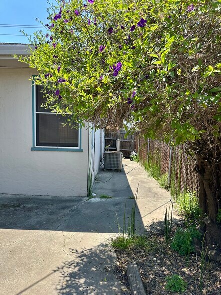More Photos Of 2062 Washington Ave, San Leandro Apartments For Sale