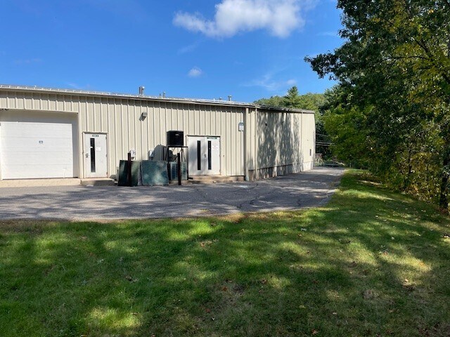 More Photos Of 939-941 Salem St, Groveland Storefront Retail Office For Lease