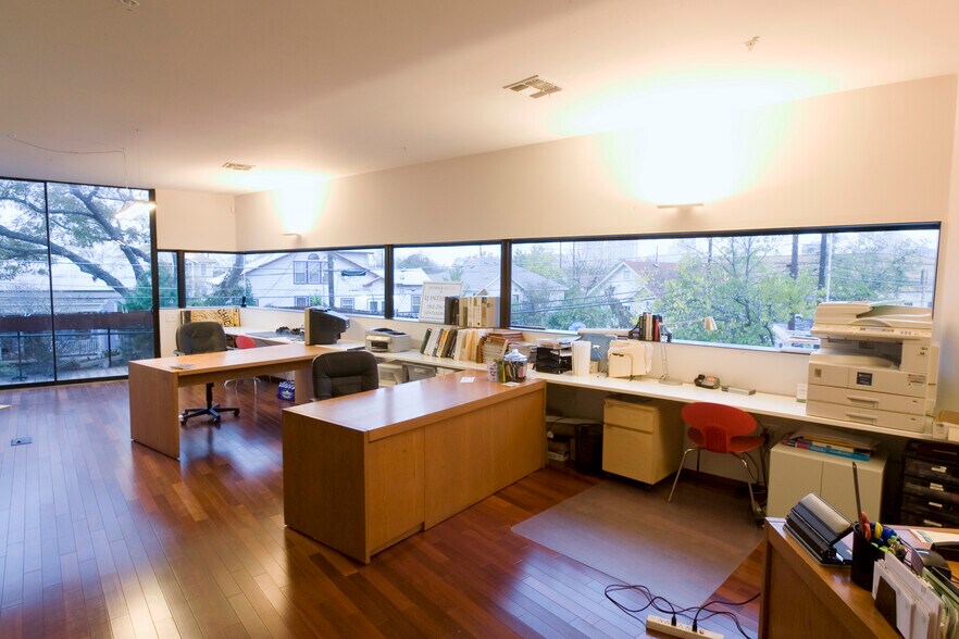 More Photos Of 1111 E 11th St, Austin Office For Sale