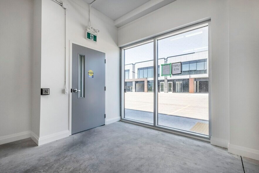 More Photos Of 587 Hanlon Creek Blvd, Guelph Showroom For Sale