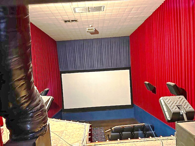 More Photos Of 1311 Adams Ave, La Grande Sports And Entertainment For Sale