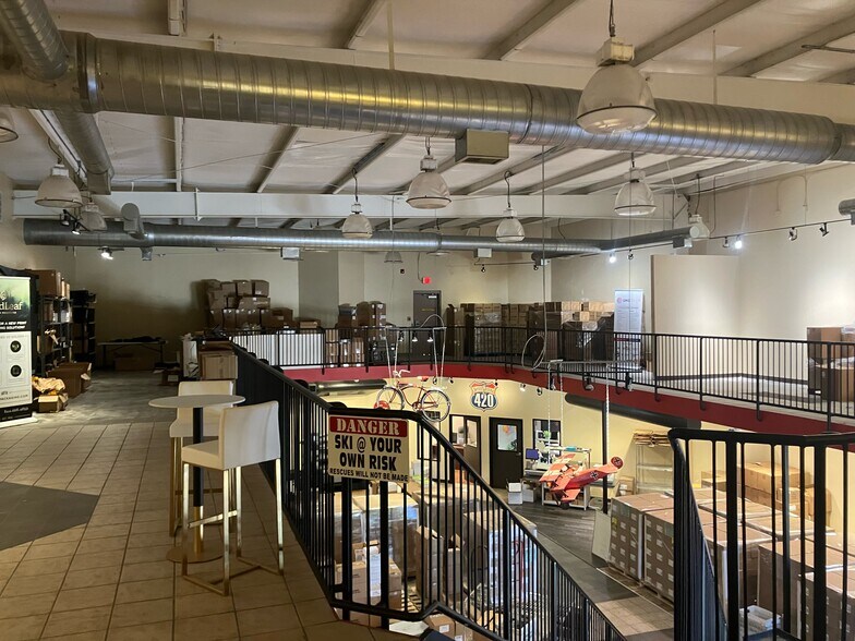 More Photos Of 109 Cahaba Valley Pky, Pelham Showroom For Lease