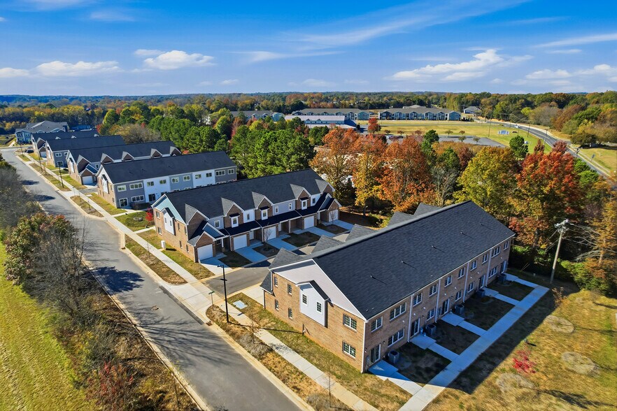 Primary Photo Of 13701 Erwin Rd, Charlotte Multifamily For Sale