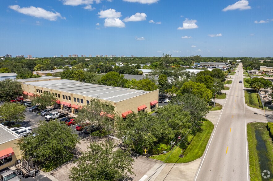 More Photos Of 5405 Taylor Rd, Naples Showroom For Sale