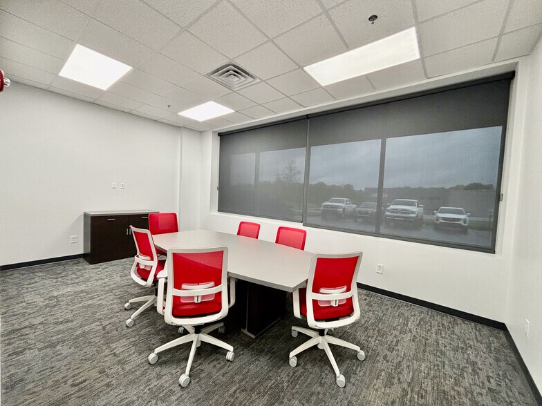 More Photos Of 350 Mayfield Rd, Duncan Service For Lease