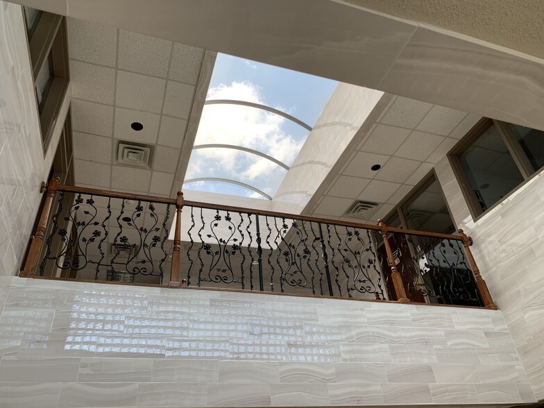 More Photos Of 515 N Cedar Ridge Dr, Duncanville Office For Lease