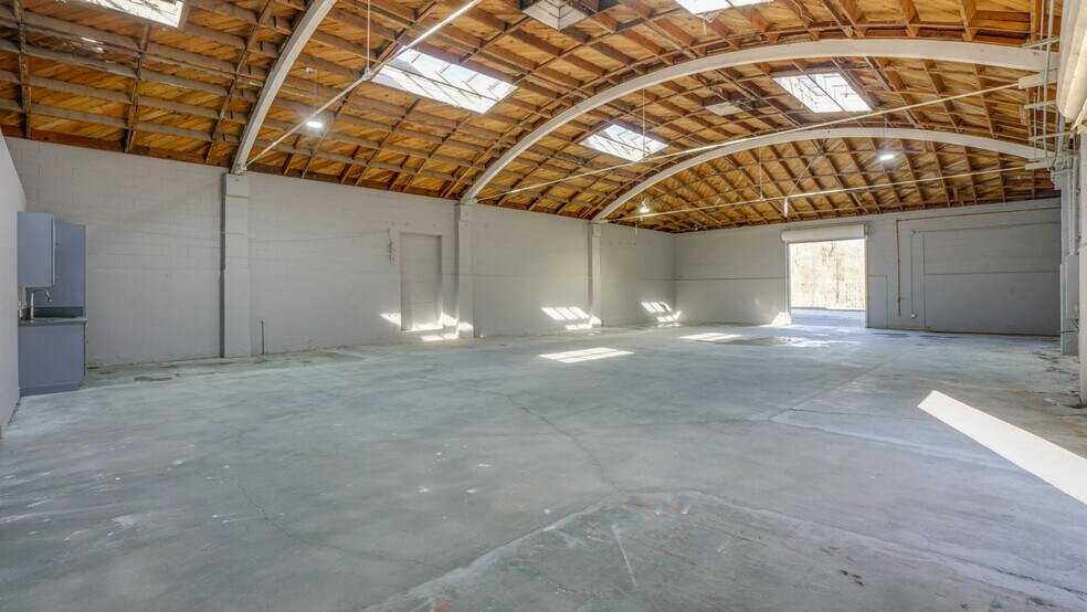 More Photos Of 2431 Eads St, Los Angeles Warehouse For Lease