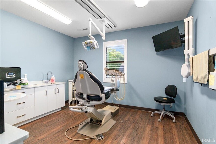 More Photos Of 310 S 5th Ave, Princeton Office For Sale