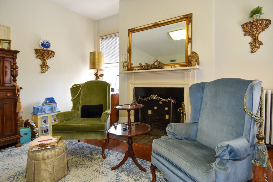 More Photos Of 109-111 S Fairfax St, Alexandria Office For Sale