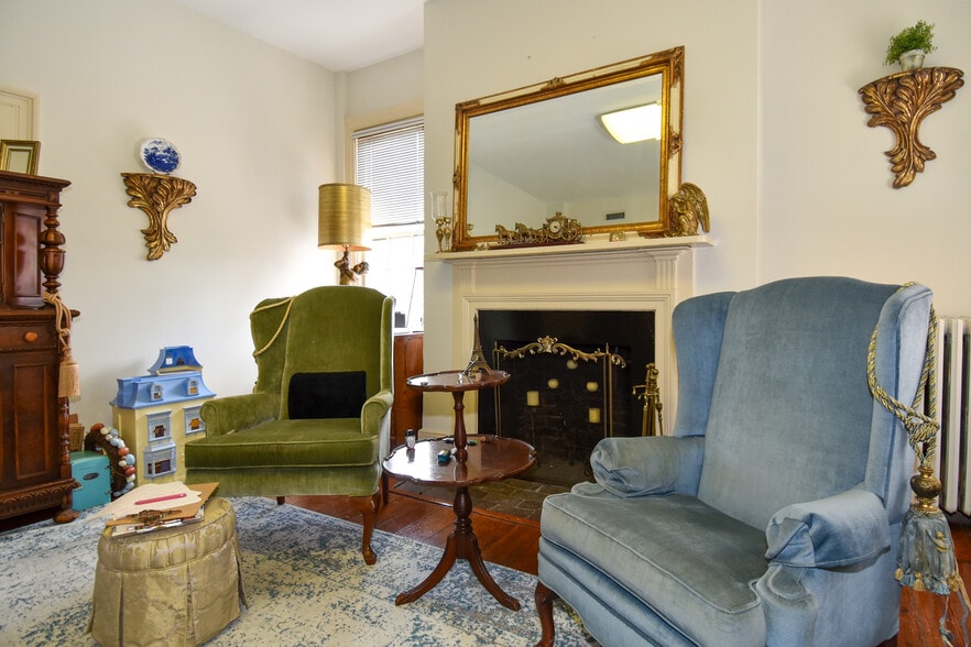 More Photos Of 109 S Fairfax St, Alexandria Office For Sale