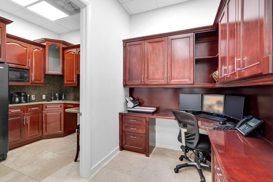 More Photos Of 2020 Ponce De Leon Blvd, Coral Gables Office For Sale