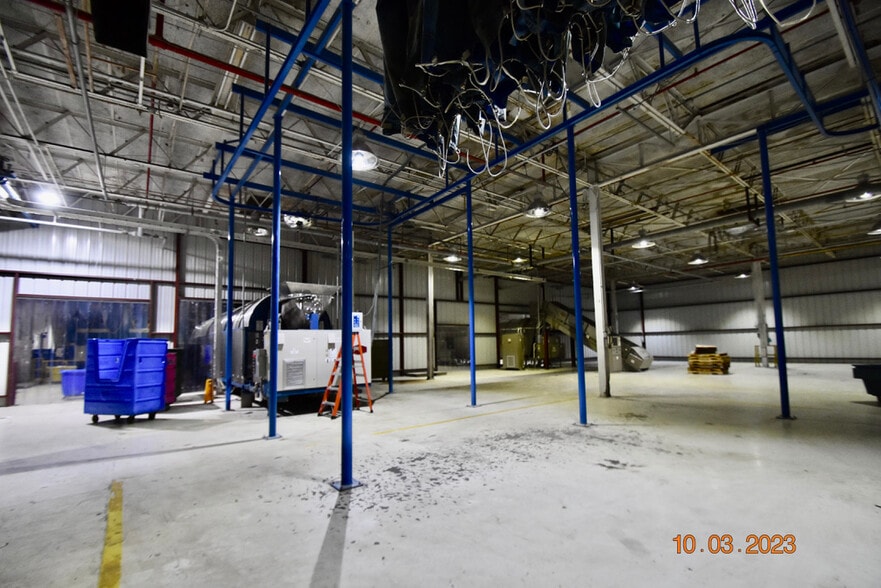 More Photos Of 956 N Broadway St, Greenville Distribution For Sale