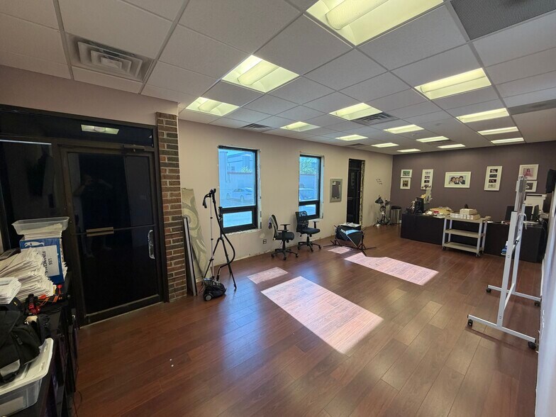 More Photos Of 1229 E Algonquin Rd, Arlington Heights Flex For Sale