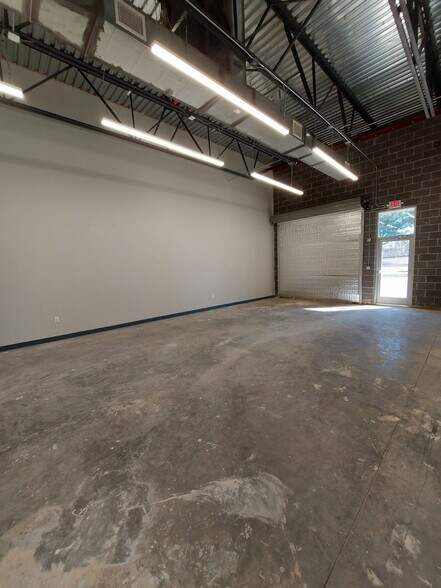 More Photos Of 2519 N Frazier Rd, Conroe Light Distribution For Sale