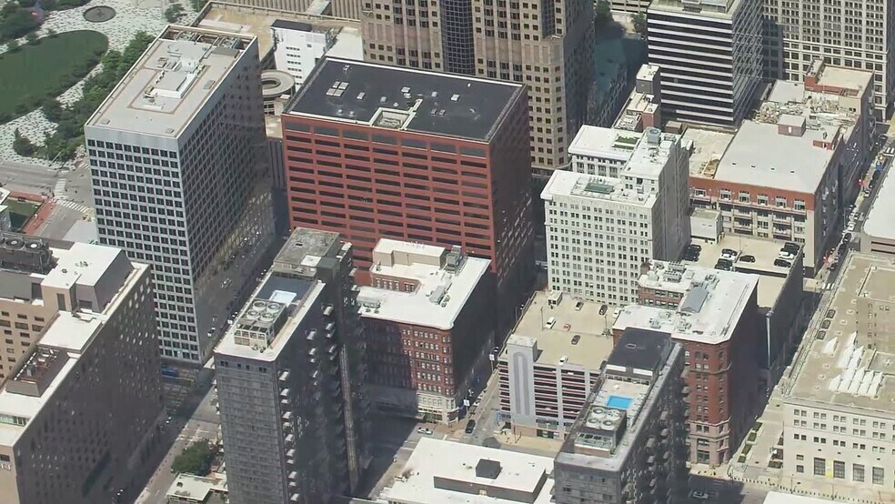 Primary Photo Of 200 N Broadway, Saint Louis Office For Lease