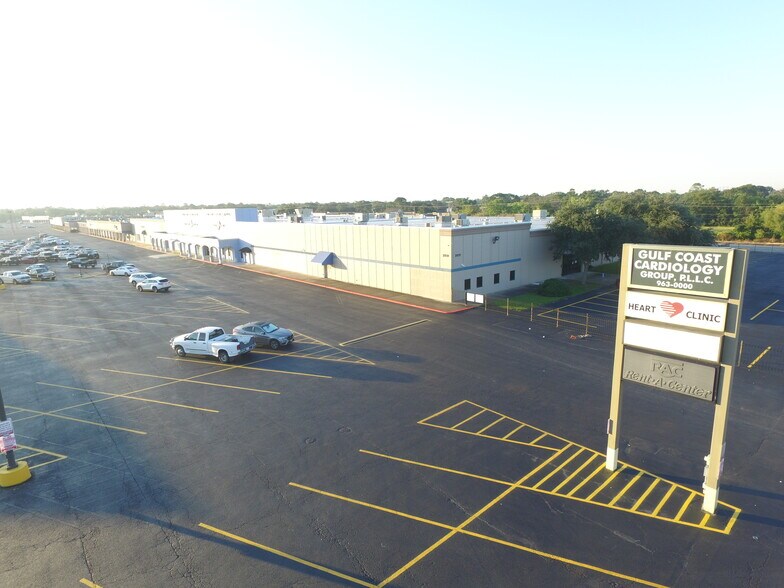 More Photos Of 3719-3931 N Twin City Hwy, Port Arthur Storefront Retail Office For Lease