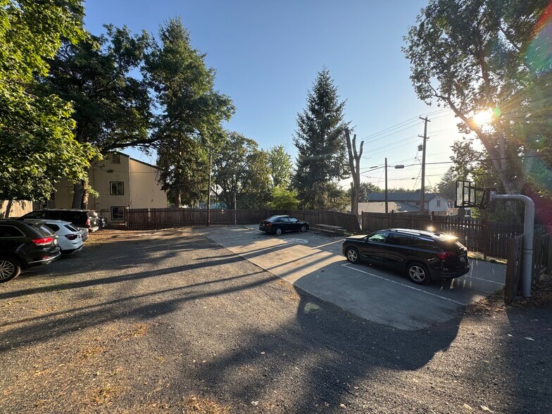 More Photos Of 700 NE California St, Pullman Apartments For Sale