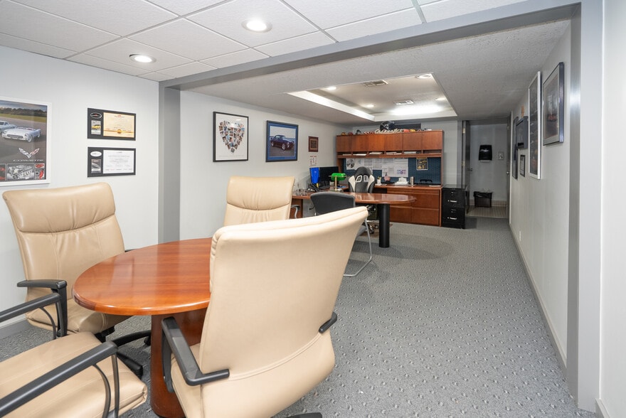 More Photos Of 21800 Gratiot Ave, Eastpointe Auto Dealership For Sale