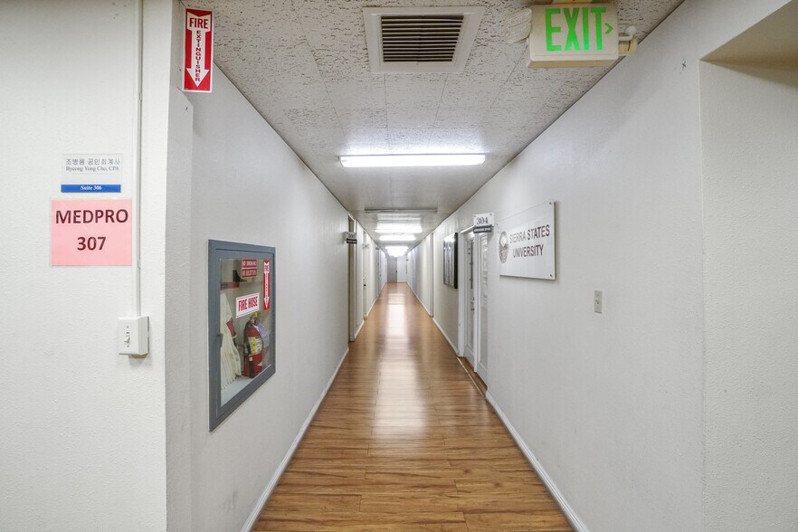 More Photos Of 1818 S Western Ave, Los Angeles Office For Lease