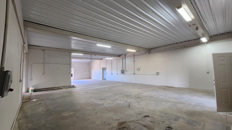 More Photos Of 66695 HWY 60 hwy, Salome Warehouse For Sale