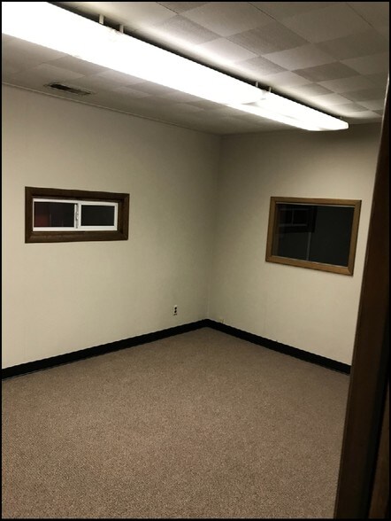 More Photos Of 7 W Broadway St, Ardmore Office For Sale