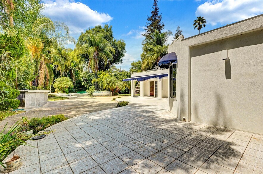 More Photos Of 4623 Hayvenhurst Ave, Encino Apartments For Sale