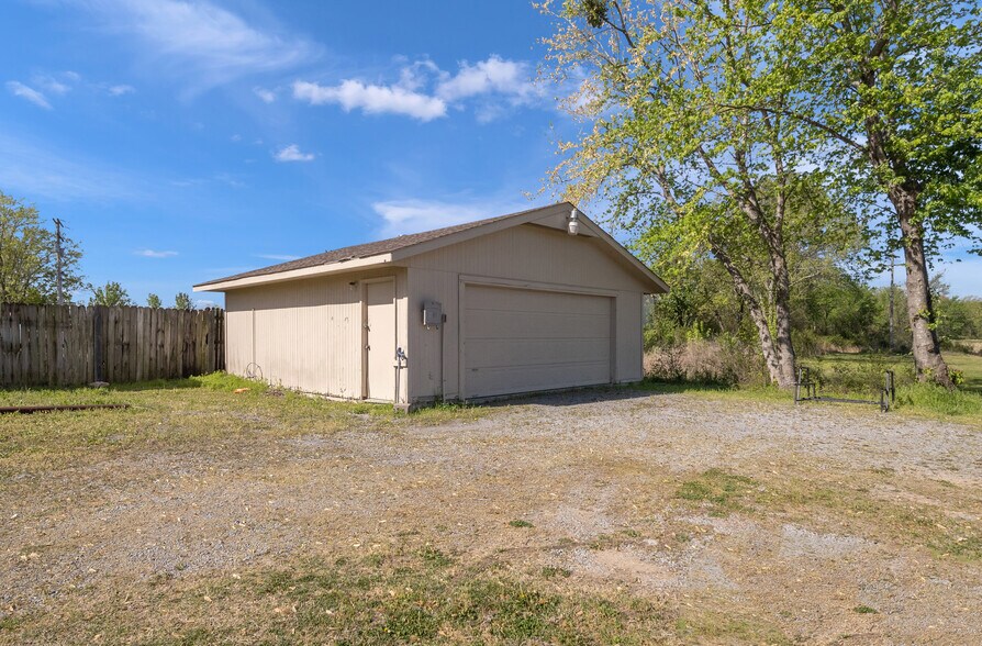More Photos Of 4802 S Muskogee Ave, Tahlequah Office For Lease