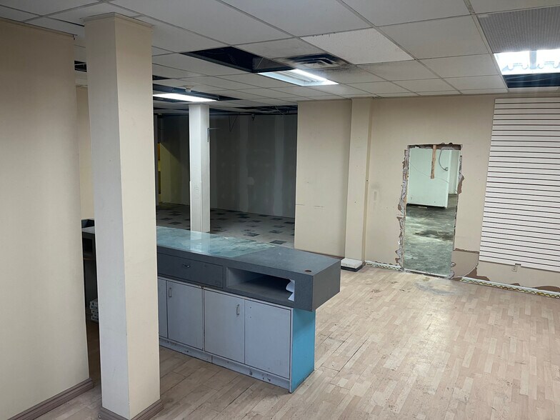 More Photos Of 12046 Fort Rd NW, Edmonton Apartments For Lease