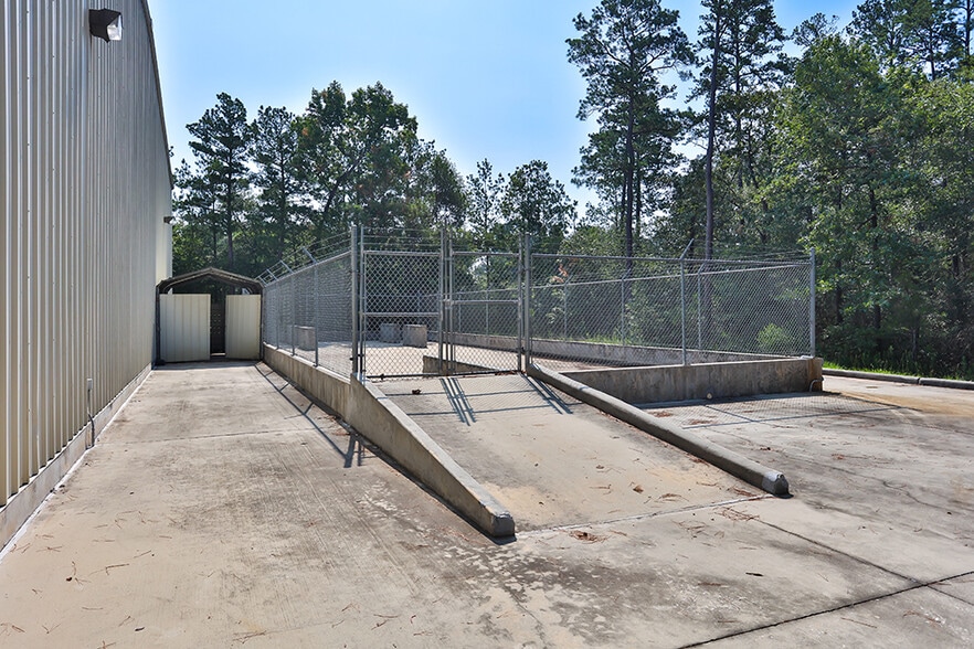 More Photos Of 1209-1215 N FM 3083 Rd E, Conroe Warehouse For Lease