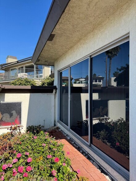 More Photos Of 4933 Ocean Blvd, San Diego Multifamily For Sale