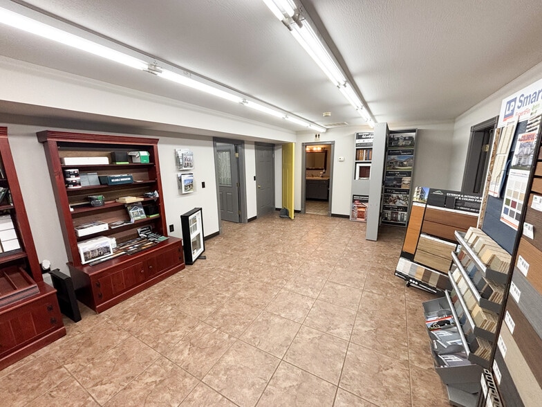 More Photos Of 2012 N Michael Ln, Nixa Warehouse For Sale