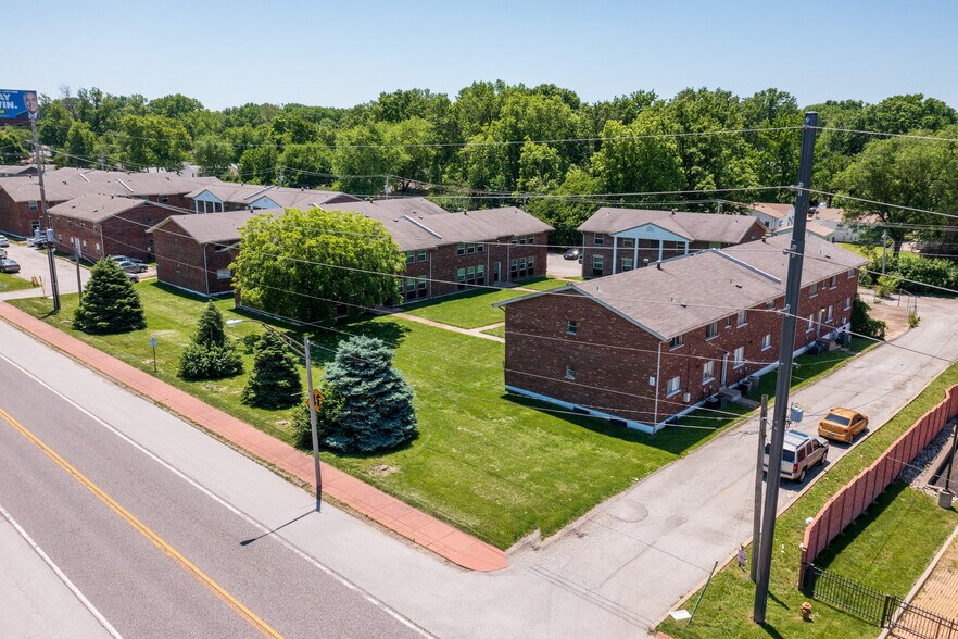 More Photos Of 9921 Sloane Sq, Saint Louis Apartments For Sale