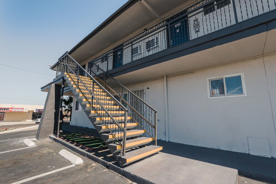 More Photos Of 1350 W Main St, Barstow Hotel For Sale