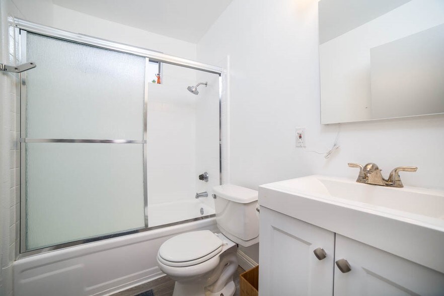 More Photos Of 140 S Westmoreland Ave, Los Angeles Apartments For Sale