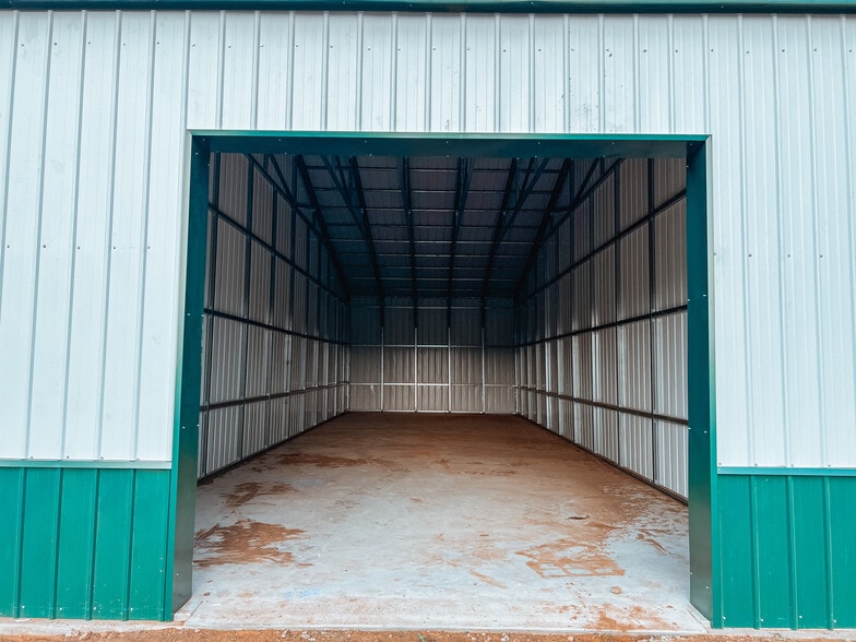 More Photos Of 2886 Plainview Rd, Sherman Warehouse For Sale