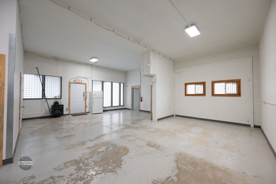 More Photos Of 5320 W Parks Hwy, Wasilla General Retail For Sale