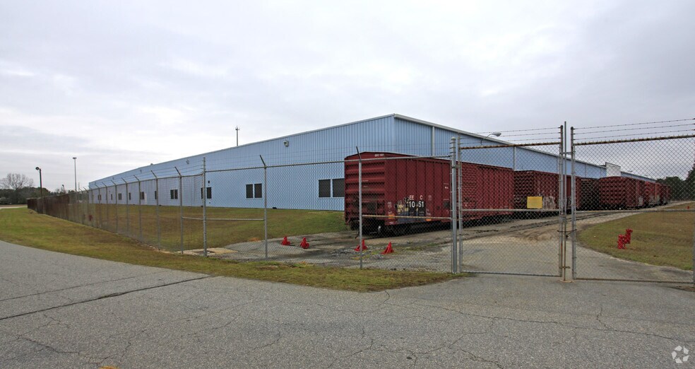 More Photos Of 1705 Colonial Dr, Thomasville Distribution For Lease