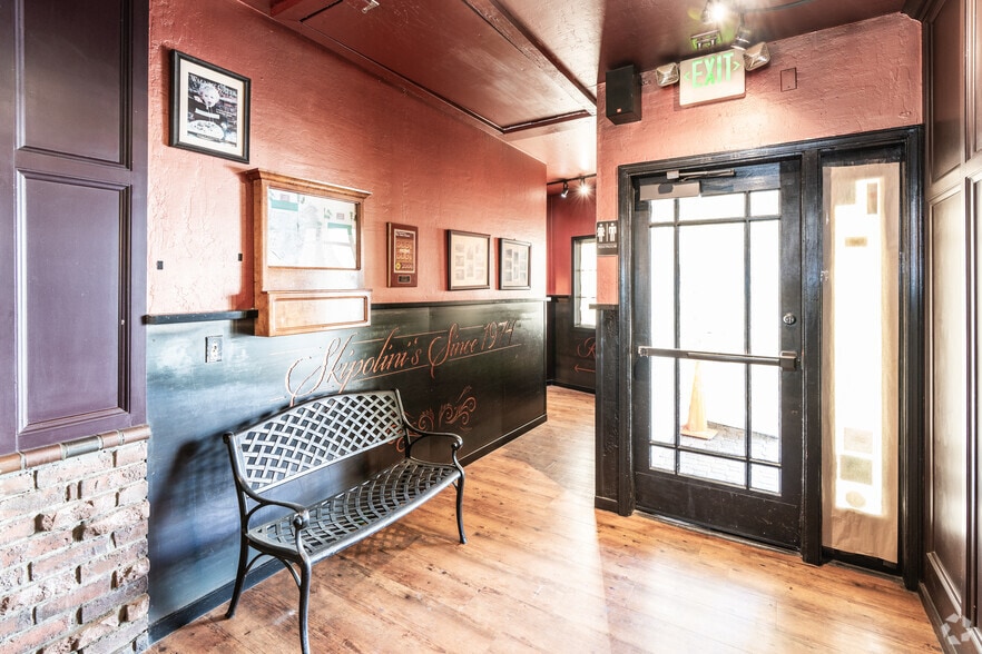 More Photos Of 1535-1541 Giammona Dr, Walnut Creek Storefront For Sale