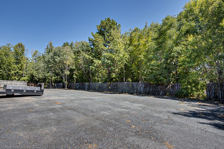 More Photos Of 174 LeWallen Rd, Asheboro Auto Repair For Lease