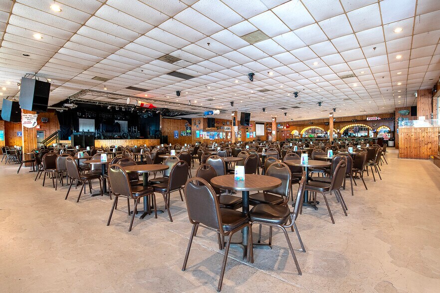 More Photos Of 324 Delaware St, Put In Bay Restaurant For Sale